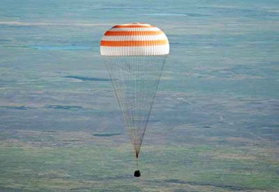 Космонавты на корабле Союз ТМА-13М благополучно вернулись на Землю