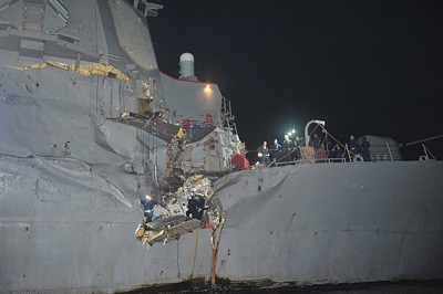 Японский танкер "протаранил" эсминец ВМС США