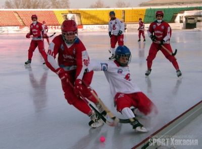 "Саяны-Хакасия" прошли во второй этап Первенства России по хоккею с мячом