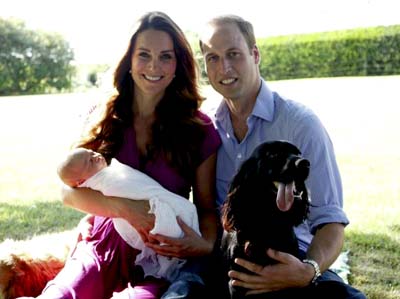 Британские СМИ опубликовали первый "семейный портрет" с юным британским принцем Джоржем 