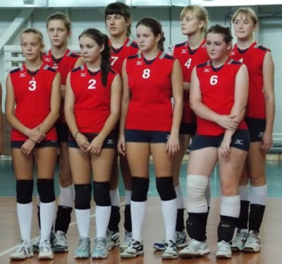 Юные белоярские волейболистки обыграли более старших соперниц