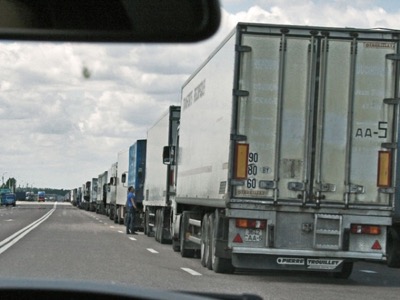 На двух автодорогах Хакасии вводится ограничение для большегрузов