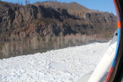 На реке Абакан продолжают взрывать ледовые заторы
