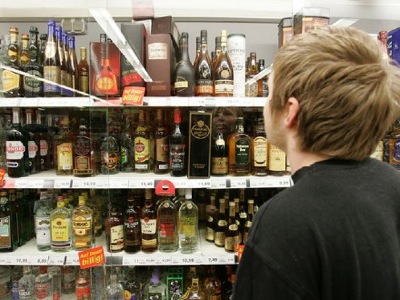 В Госдуму поступил законопроект о запрете продажи спиртного за наличные