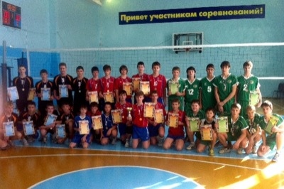 В первенстве Хакасии по волейболу победила команда из Черёмушек