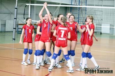 В Первенстве России по волейболу "Надежды Хакасии" держатся уверенно