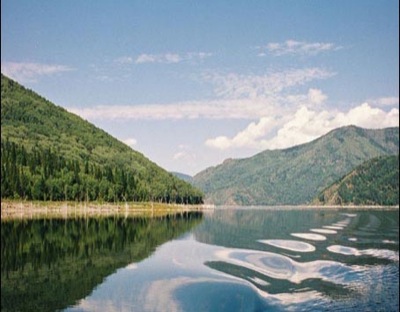 В рамках экологического праздника "День Енисея" сибирской реке устроили фотосессию