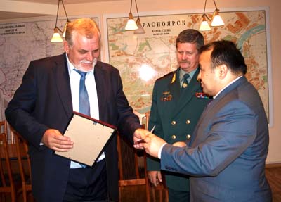 Экс-чиновник из Хакасии награждён медалью за содействие органам наркоконтроля