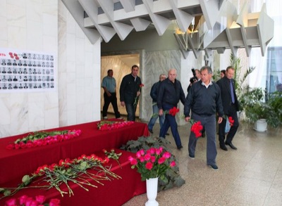 Виктор Зимин и Сергей Шойгу отдали дань памяти погибшим на СШ ГЭС