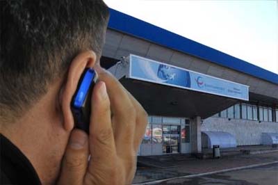 Полиция ищет "телефонного террориста", "заминировавшего" аэропорт Емельяново