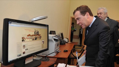 Дмитрий Медведев в отставку не уходит, у него взломали Twitter