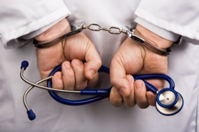 В Хакасии врача-гинеколога будут судить за фиктивный больничный