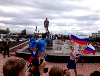 В Абакане открыли памятник знаменитому борцу Ивану Ярыгину