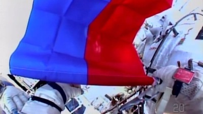 День российского флага отметили в открытом космосе (ВИДЕО)