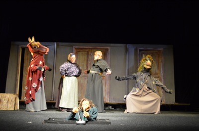 В фестивальной афише «Желанного берега» премьерный спектакль национального театра кукол «Сказка»