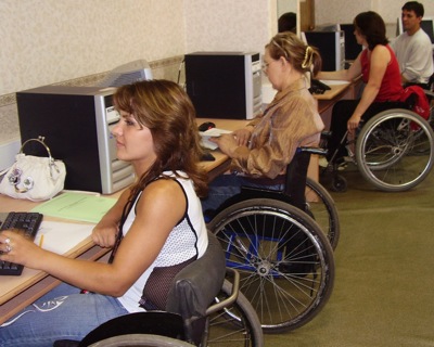 Работодатели Хакасии оборудуют места для инвалидов, получив субсидии от службы занятости
