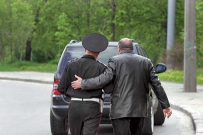 За попытку "отмазать" пьяного водителя в Хакасии будут судить инспектора ДПС