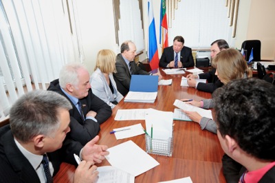 Парламентарии Хакасии обсудили "жилищные" целевые программы