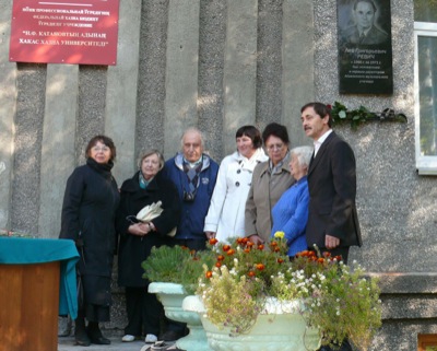 В Абакане открыта мемориальная доска памяти Льва Ревича