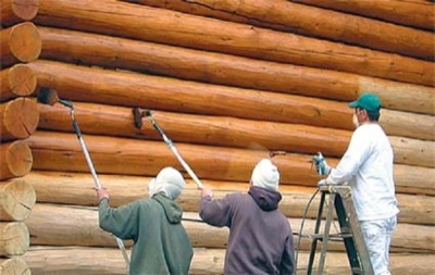 Специалисты помогут с покраской деревянного дома и с выбором материалов для работ