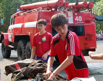 У пожарных Хакасии "на селе" появятся юные помощники