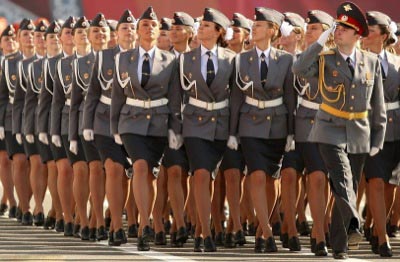 Российских девушек призовут на срочную военную службу