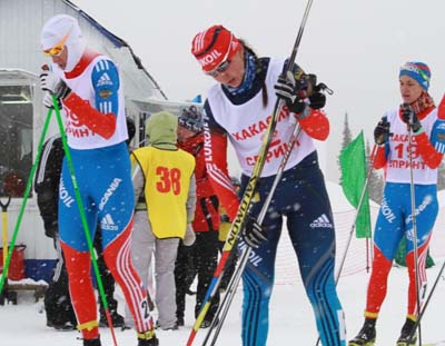 Cборная России по лыжным гонкам тренируется в Вершине Теи