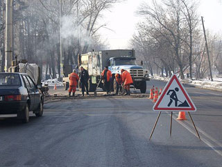 Дорожники отремонтировали подъезд к селу Знаменка