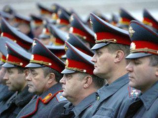 Медведев подписал закон о соцгарантиях полицейским