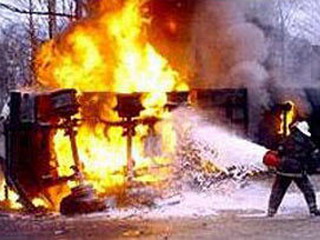 КамАЗ с бензином сгорел на трассе под Красноярском 