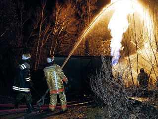 В Хакасии сгорел строительный вагончик и баня