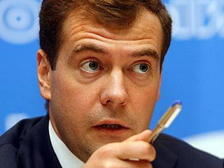 Медведев скоро расскажет, пойдет ли на второй срок