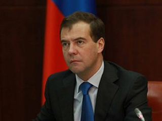 Медведев поручил сформировать спецкомиссию по ЖКХ