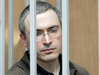 Караулов выложил в Рунет фильм о жертвах  Ходорковского