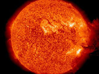 Ученые засняли необычную вспышку на Солнце (видео)