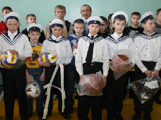 Подсиненская средняя школа получила спортинвентарь от Минспорттуризма Хакасии