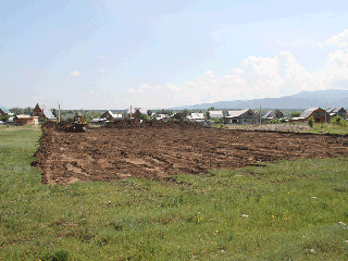 В Саяногорске приступили к строительству футбольного поля с искусственным газоном