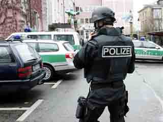 Полиция застрелила немку, убившую мужа и сына