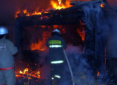 В Абакане пожарные спасли пять человек 