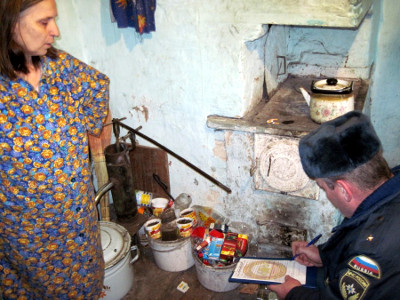 Неблагополучным семьям Хакасии пожарные уделяют особое внимание