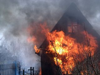 В Хакасии сгорели дачные домики
