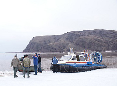 В Хакасии спасли рыбаков, дрейфующих на льдине