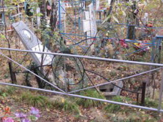 В Хакасии сельчане разобрали на металлолом кладбищенские ограды