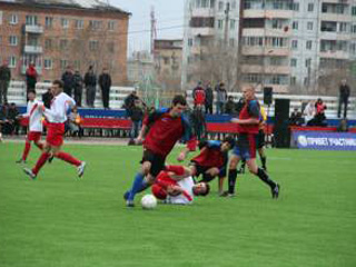 Черногорскому футбольному полю с искусственным покрытием исполнился 1 год