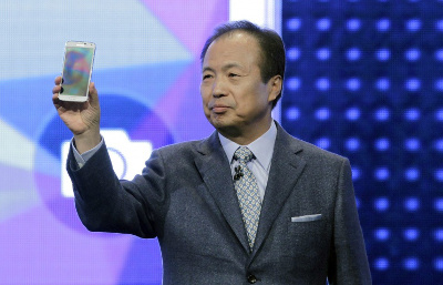 Samsung представил новый смартфон Galaxy S5 с водоотталкивающим покрытием