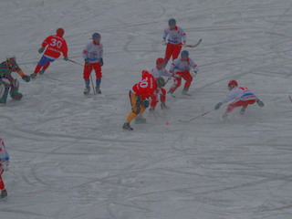   Ветераны хоккея обыграли молодняк на юбилее клуба "Саяны"  (фото)