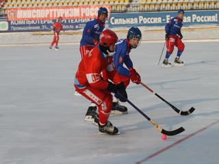 В Абакане ветераны сборной России по хоккею с мячом сыграют с командой Хакасии