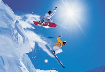 Кто сильнее: лыжник или сноубордист? Слалом на "Гладенькой"