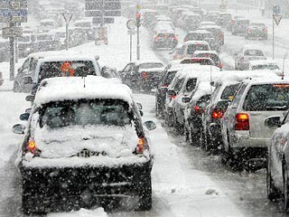 Снегопад блокировал движение из Красноярска по всем направлениям