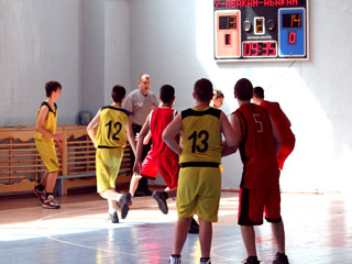 Усть-Абаканские баскетболисты одержали победу в поединке против абаканцев